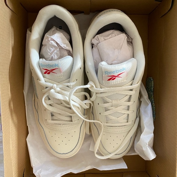 Reebok Court Advance in Chalk / Blue Peak / Vector Red - Picture 6 of 6